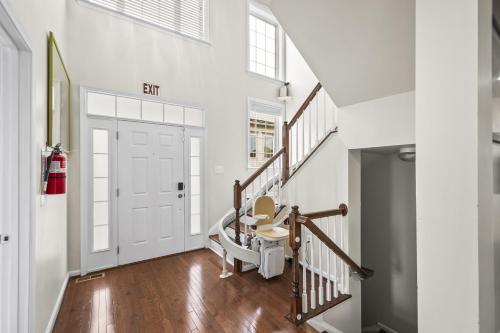 Large 7 bedroom sleeps 22 With Parking Near DC in Glenarden (MD)