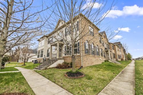 Large 7 bedroom sleeps 22 With Parking Near DC in Glenarden (MD)