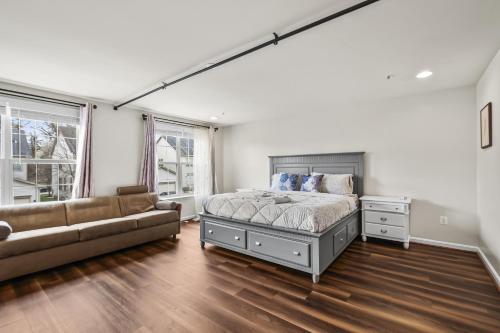 Large 7 bedroom sleeps 22 With Parking Near DC in Glenarden (MD)