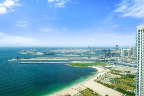 FIRST CLASS 1BR Luxury Sea and Palm View Retreat - image 4