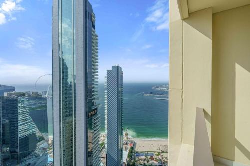 FIRST CLASS 1BR Luxury Sea and Palm View Retreat - image 10