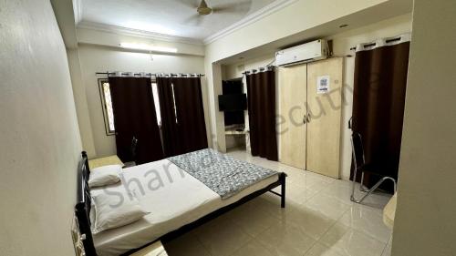Shantai Executive Pure Veg Restaurant & Lodging in Beed