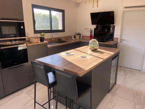 Villa en Provence, piscine privé (Villa en Provence, piscine prive) in Jonquieres (Provence-Alpes-Cote d'Azur)