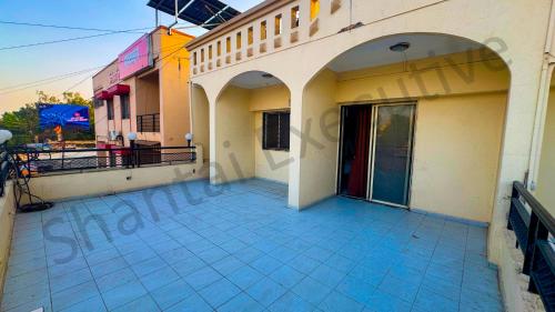 Balkons/terase, Shantai Executive Pure Veg Restaurant & Lodging in Beed