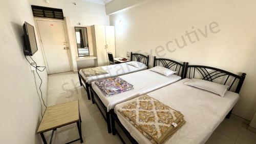 Shantai Executive Pure Veg Restaurant & Lodging in Beed