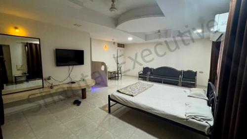 Shantai Executive Pure Veg Restaurant & Lodging in Beed