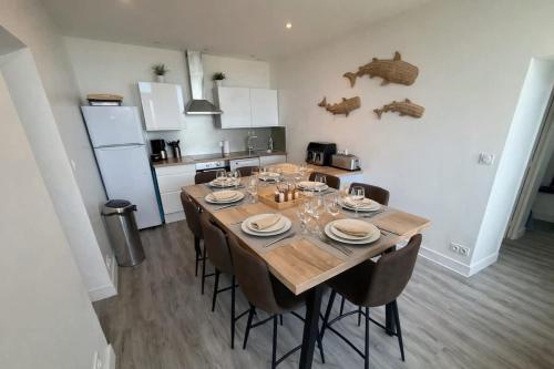 Maison en Pierre avec magnifique vue mer in Urville-Nacqueville