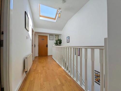 Stylish Rooms Near Airport & City Centre Parking in Garston