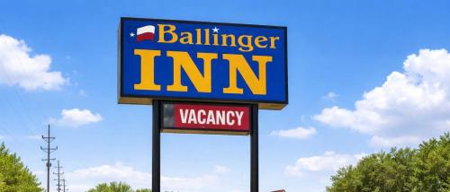 Exterior view of Ballinger Inn