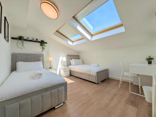 Stylish Rooms Near Airport & City Centre Parking in Garston