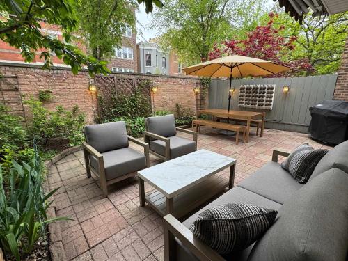 Balcony/terrace, 3-Story Townhome Free Parking Private Patio Washer-Dryer in Lincoln Park
