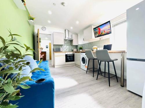 Stylish 2-Bed Flat in Cardiff