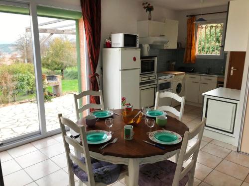 ROUENS gîte avec piscine au Salagou (ROUENS gite avec piscine au Salagou) in Murēza