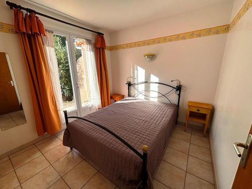 ROUENS gîte avec piscine au Salagou (ROUENS gite avec piscine au Salagou) in Murēza