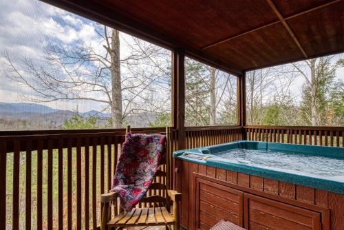 Top of the World 2 Bedroom 2 Bath Cabin between Pigeon Forge and Gatlinburg in Pigeon Forge, USA