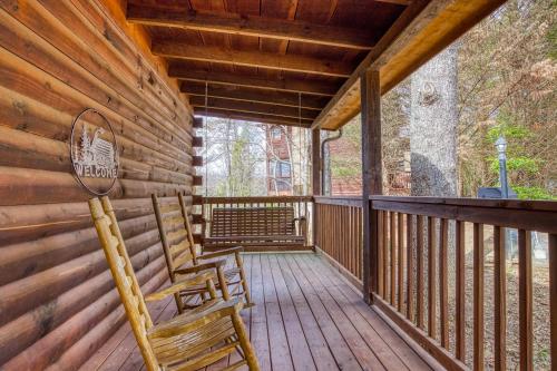 Top of the World 2 Bedroom 2 Bath Cabin between Pigeon Forge and Gatlinburg in Pigeon Forge, USA