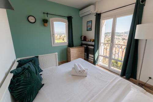 Vue mer panoramique montagne Studio rénové Cannes