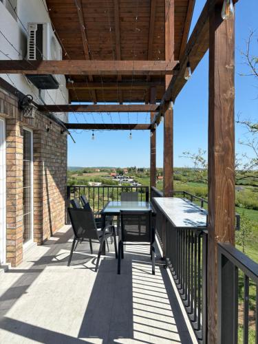 Lola hill house in Babe