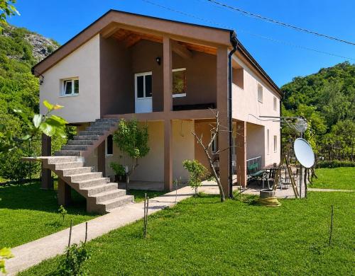 Viesnīcas āriene, Djekljak House in Brca