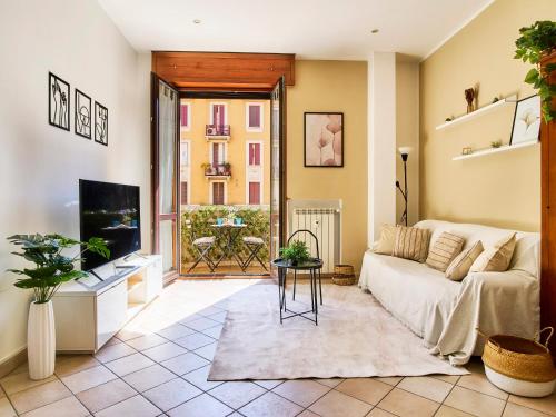 10 MIN TO DUOMO - Very big House with 3 beds & 2 baths, Mediolan