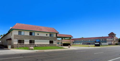 Exterior view, Superior Suites Hotel in Phoenix (AZ)