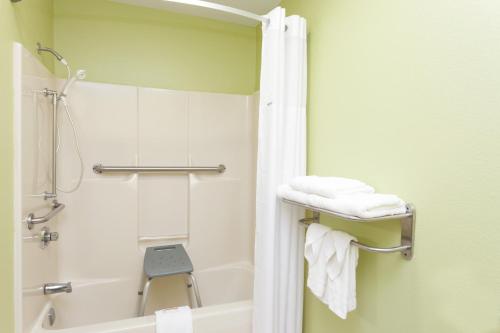 Days Inn by Wyndham Springfield - image 13