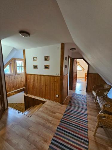 Chalupa pod Skleným Vŕškom (Chalupa pod Sklenym Vrskom) in Huti