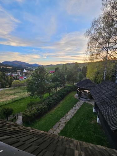 Chalupa pod Skleným Vŕškom (Chalupa pod Sklenym Vrskom) in Huti