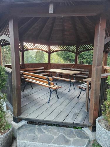 Chalupa pod Skleným Vŕškom (Chalupa pod Sklenym Vrskom) in Huti