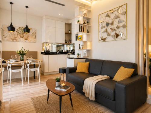 Palm In Bright 2 Bedroom Apartment in Cannes Center with Terrace & AC