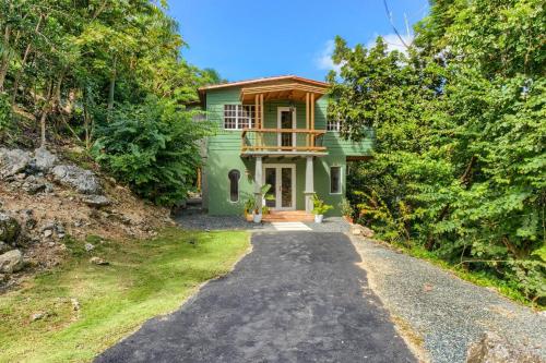 Viesnīcas āriene, Country House 3 acres of Privacy and Outdoor Space in Camuy