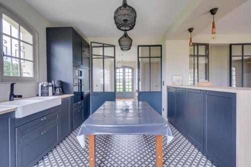 Kitchen, Le Clos des Vignes in Castillon-la-Bataille