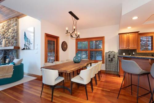 Luxury 5 Bedroom Blueberry Chalet in Whistler, Canada