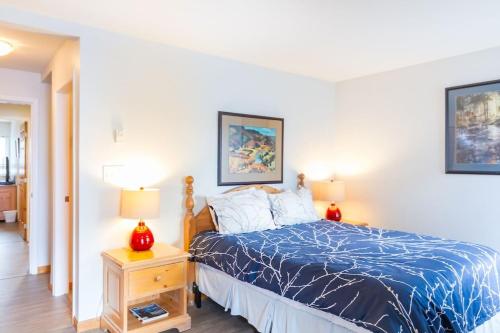 FABULOUS LOCATION Private Hot Tub NO Car needed Sleeps 8 - image 3