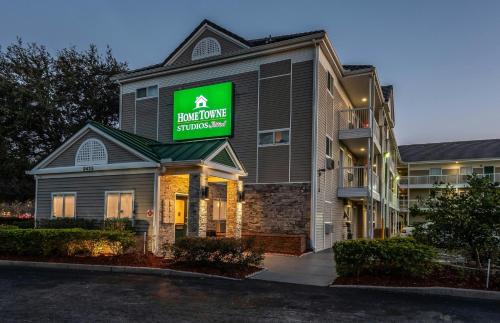 HomeTowne Studios by Red Roof Orlando South - image 17