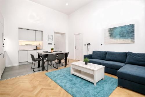 Top Central Cozy Nest 3Bdr - Steps to Main Attractions - image 11