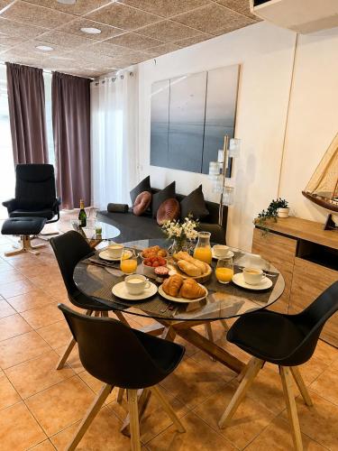 Apartamento NURIA Planta Baja con Patio Privado y Aire Acondicionado en pleno Centro