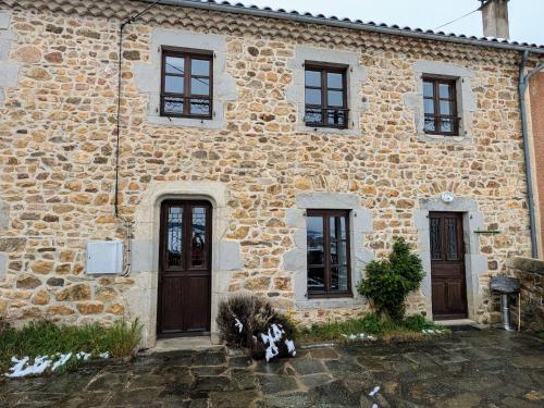 Gîte indépendant avec cour privative près de Lavoute-Chilhac et Langeac - FR-1-582-224 (Gite independant avec cour privative pres de Lavoute-Chilhac et Langeac - FR-1-582-224) in Laguiole