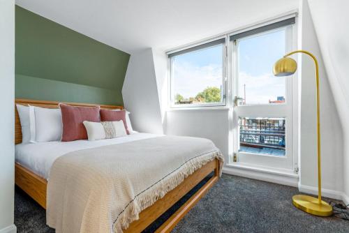 Elegant 1BR Balcony Knightsbridge & Hyde Park - image 8