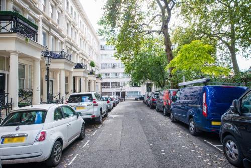 Elegant 1BR Balcony Knightsbridge & Hyde Park - image 3