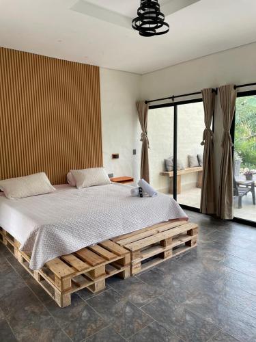 1 king bed, 1 sofa bed
