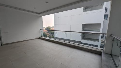 Comfort Stay Studio in PentaSquare DHA - Fast Check-in - image 12