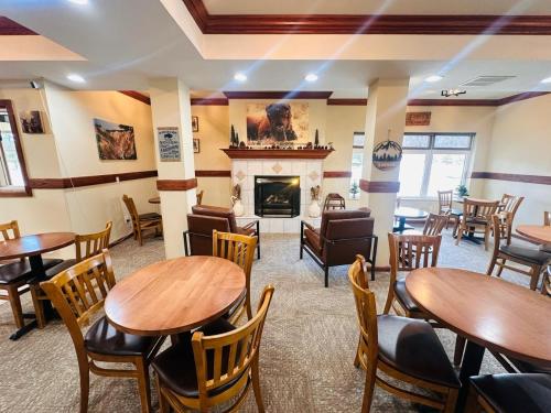 Yellowstone Lodge 3