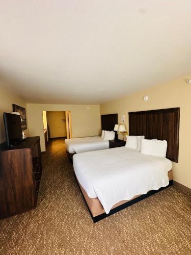 2 queen beds