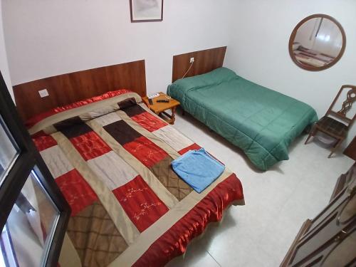 1 queen bed, 1 double bed