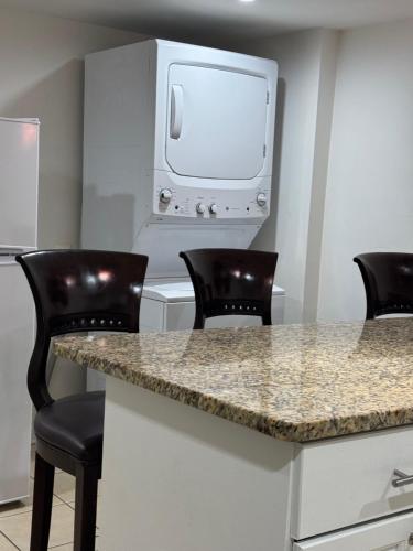 Renovated English Basement 2bdrm Home near METRO in Washington, USA