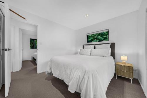 Narrowneck Escape by Bespoke Stays - image 2