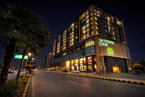 SKYPARK ONE GULBERG GREENS - PREMIUM TWO-BEDROOM APARTMENT By ALVIS SUITE - image 6