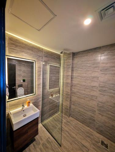 SKYPARK ONE GULBERG GREENS - PREMIUM TWO-BEDROOM APARTMENT By ALVIS SUITE - image 10