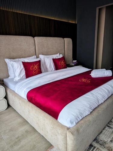 SKYPARK ONE GULBERG GREENS - PREMIUM TWO-BEDROOM APARTMENT By ALVIS SUITE - image 8